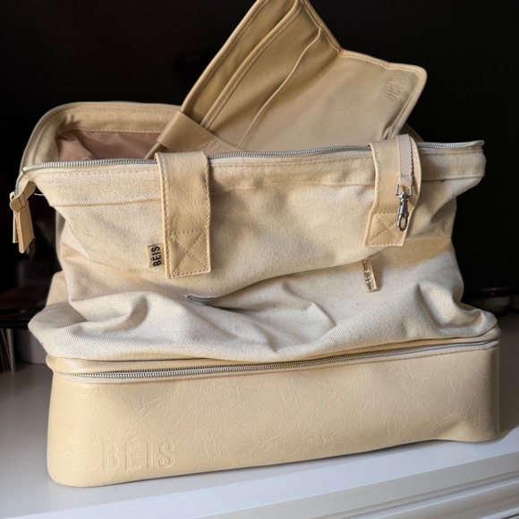 Beis Convertible Mini Weekender - Picture 4 of 7